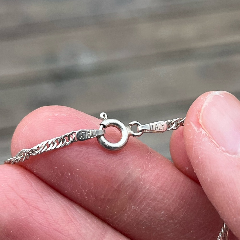 3.45 Grams 20” Sterling Silver Helix Chain Marked 925 & Italy - Picture 3 of 7